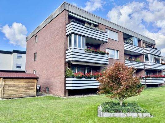 überdachter Südbalkon mit Windschutz