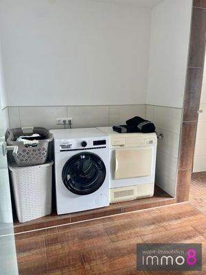 Waschen/Trocknen - Badewanne möglich