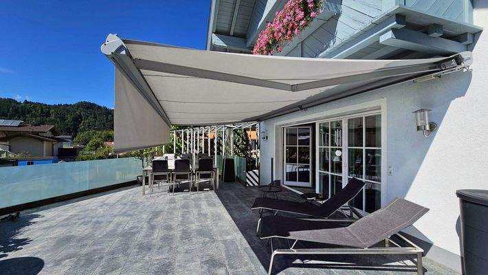 Terrasse 2 mit Beschattung Westen, Sonniges Einfamilienhaus mit Doppelgarage