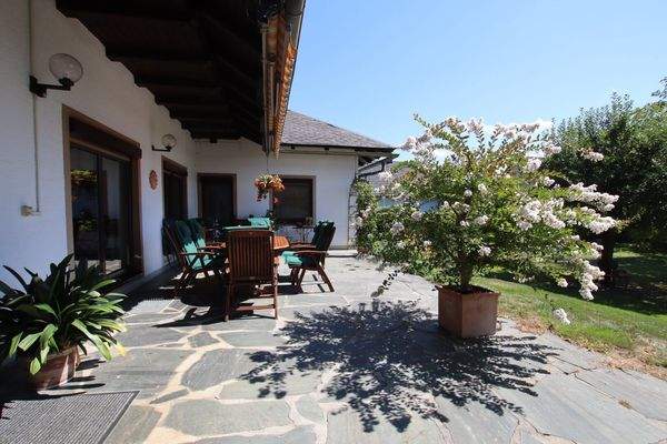 270m² gepflegter Bungalow (Zweifamilienwohnhaus) mit ausgebautem Dachgeschoss und 1.318m² Grund in Viktring in TOPLAGE