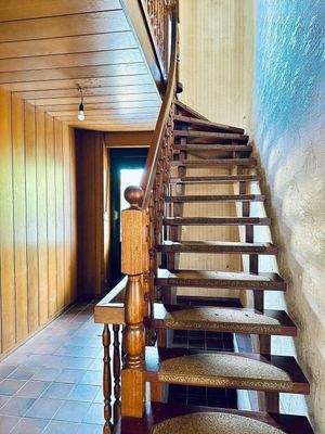 Der Flur im Erdgeschoss mit Zugang zur Terrasse