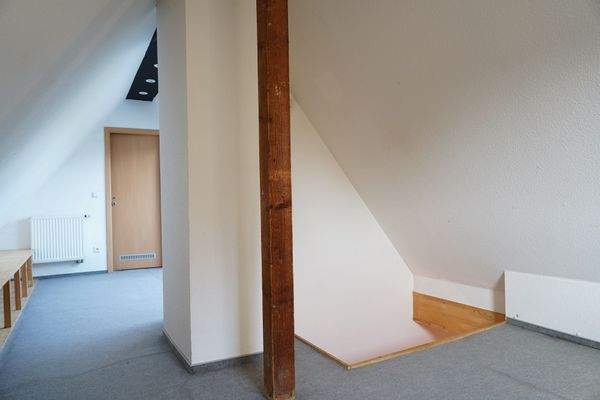 Nurtfläche im Spitzboden