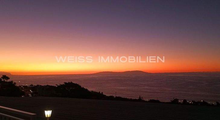 Die Silhouette von La Palma im Abendrot