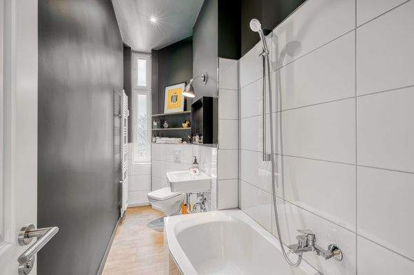 Wannenbad mit Fenster