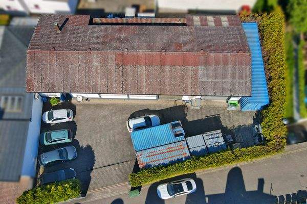 Lagerhalle mit Büro und Außenfläche