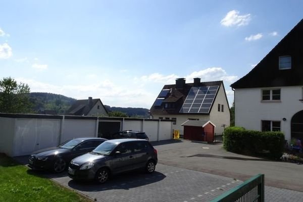 01d Haus mit Garagen