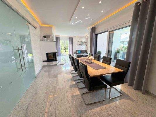 Essbereich im offenen Wohnzimmer