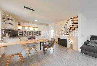 Offener Essbereich mit neuer Einbauküche