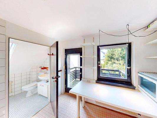 Dachgeschoss - Blick zum Bad und Balkon