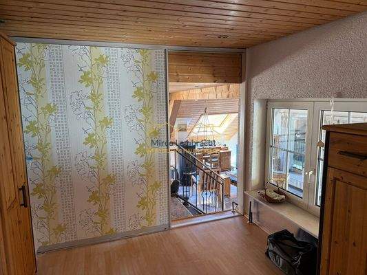 Blick aus dem Schlafzimmer in den Wohnbereich