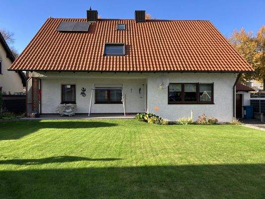 Südhausansicht mit Garten