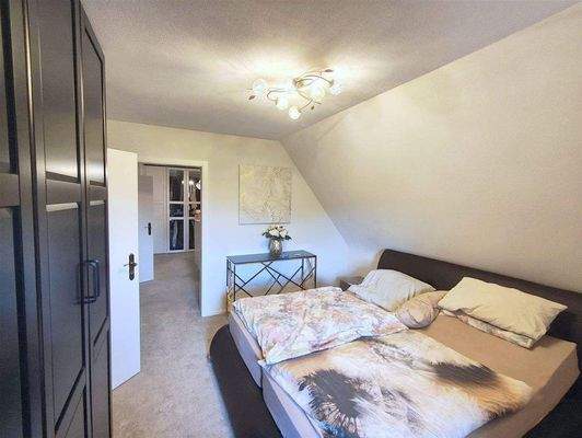 mit Ankleidezimmer anbei