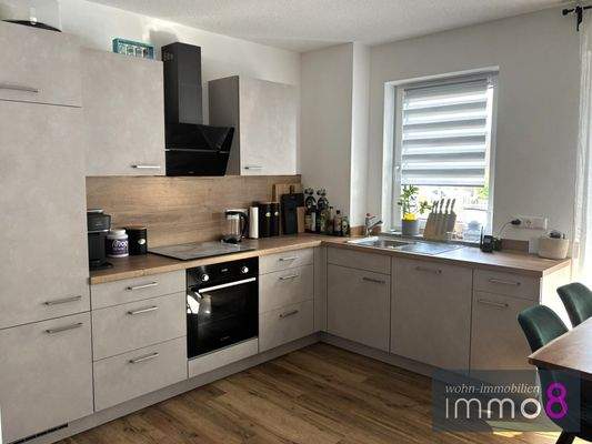 Neue, moderne Küche inklusive