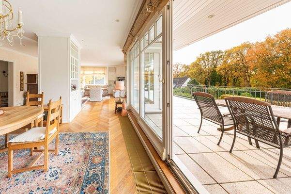 Wohnbereich mit Terrassenzugang