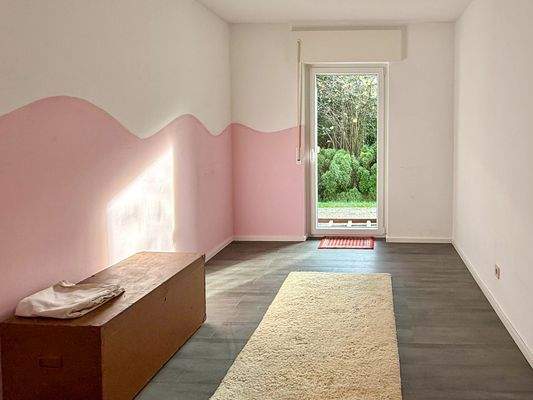 Kinderzimmer mit Terrassenzugang