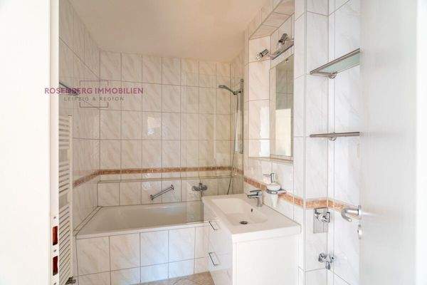 007dfb3c-badezimmer-etagenwohnung-in-Kleinzschocher