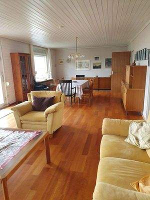 Großzügiges Wohn-/Esszimmer....jpg