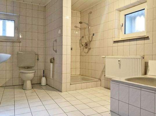Badezimmer im Erdgeschoss