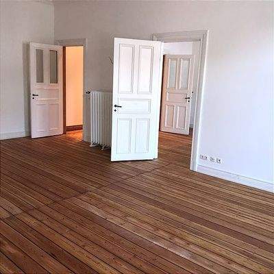 helle, gut geschnittene Zimmer/Hinterhof / Balkon 