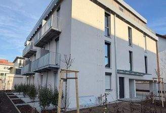 Außenansicht mit Terrasse