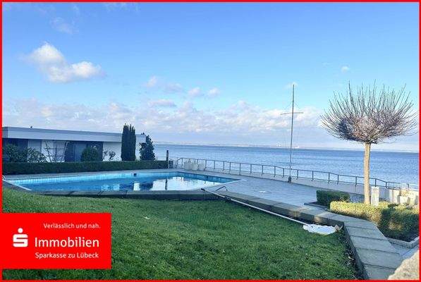 Gemeinschaftlicher Pool am Meer