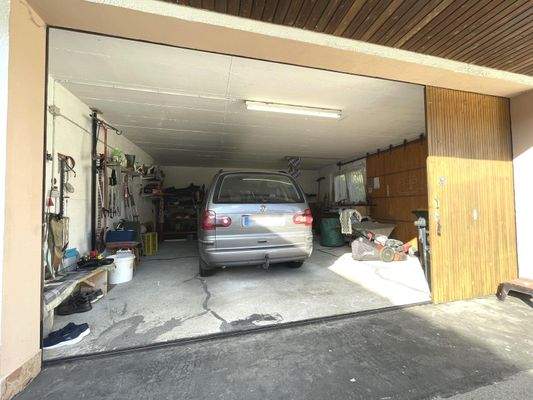 Doppelgarage mit Roll-Tor