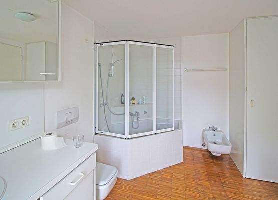 Badezimmer 1 im Obergeschoss