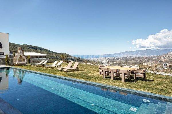 Villas with Private Pools Close to the Sea in Alanya Kargıcak