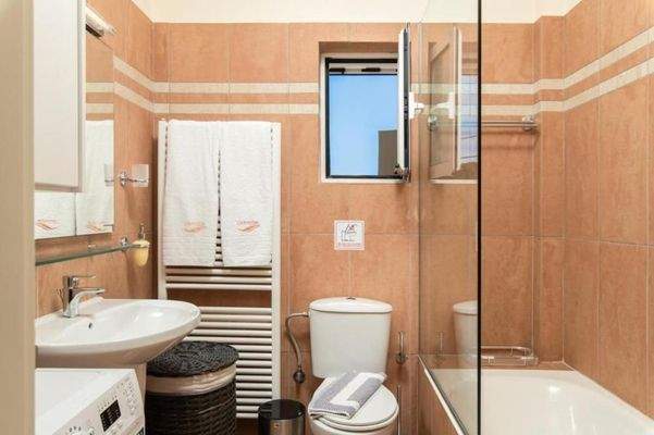 Kreta, Georgioupoli: Schönes Haus zum Verkauf mit herrlichem Blick auf den Kournas-See