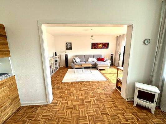 Blick vom Kinder, Ess-, Gäste- oder Arbeitszimmer ins Wohnzimmer