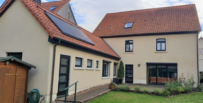 1-2 Familienhaus, Solaranlage, Garten, Carport in sehr guter Lage