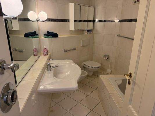 27 Badezimmer 1.jpeg