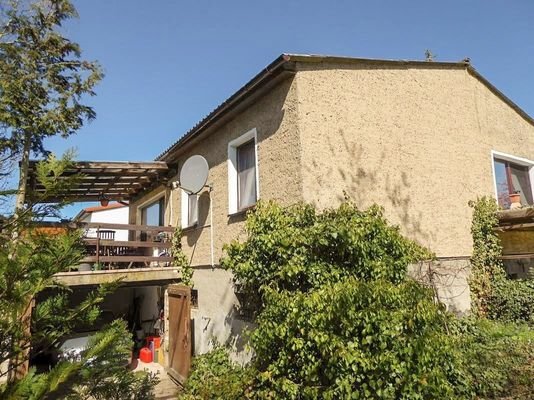 Haus mit Terrasse u. Garage