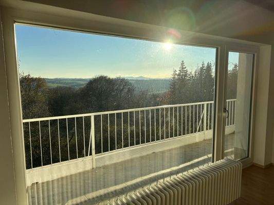 Balkon mit Wald- und Fernblick