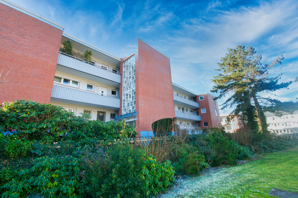 Seitenansicht mit Laubengängen