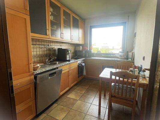 Wohnküche mit Einbauküche