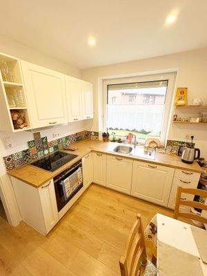 Die schöne Einbauküche mit E-Geräten (2022)