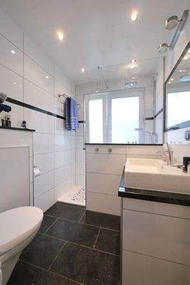 Badezimmer (1.OG rechts)