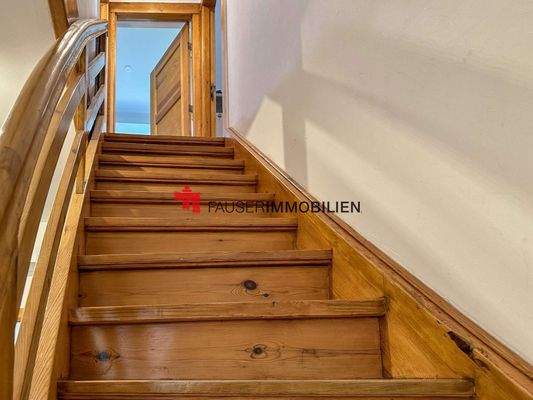 Treppe ins 1. OG