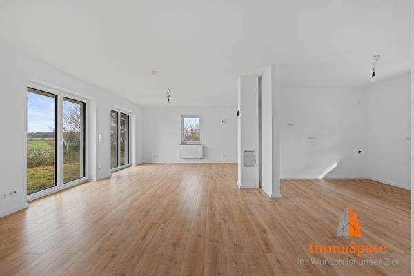 Wohn- und Essbereich mit direktem Gartenzugang