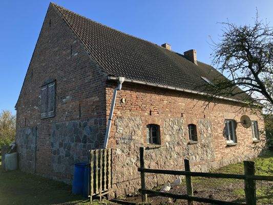 Front Straßenseite - Stallteil und Wohnteil