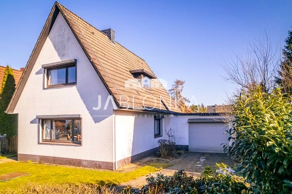 Vorderansciht mit Garage