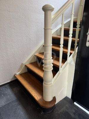 EG-Schöne Holztreppe (1)