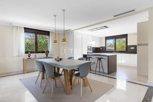 Golf Villas with Sea Views in Tranquil Area in Estepona