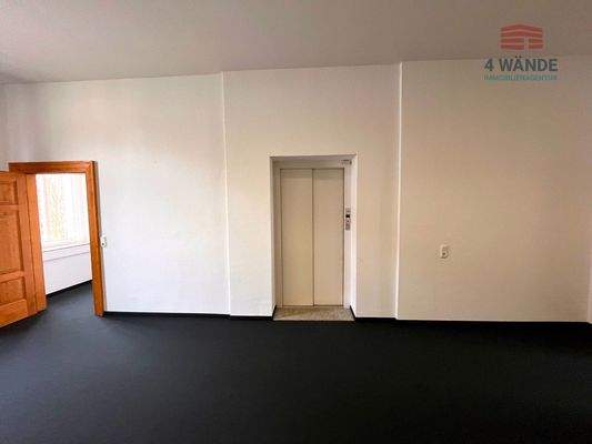 Aufzug in Gewerbeeinheit