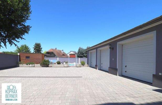 Innenhof - 3 Garagen