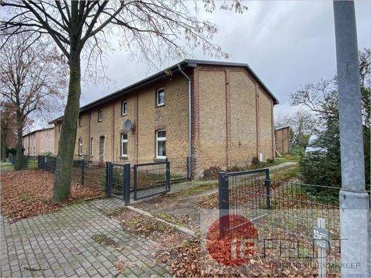 Außenansicht_Hofauffahrt