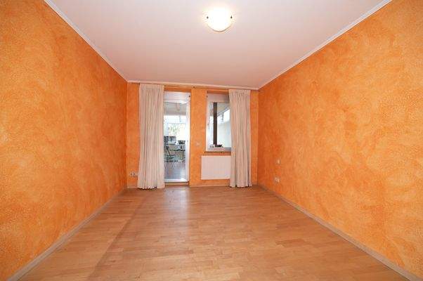 Schlafzimmer mit Zugang zum Wintergarten