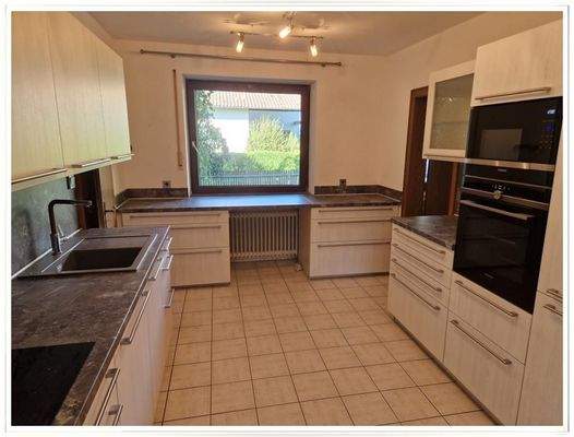 Neuwertige Einbauküche (2022)