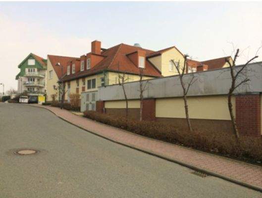 Straßenzufahrt zum oberen Bereich und angrenzenden